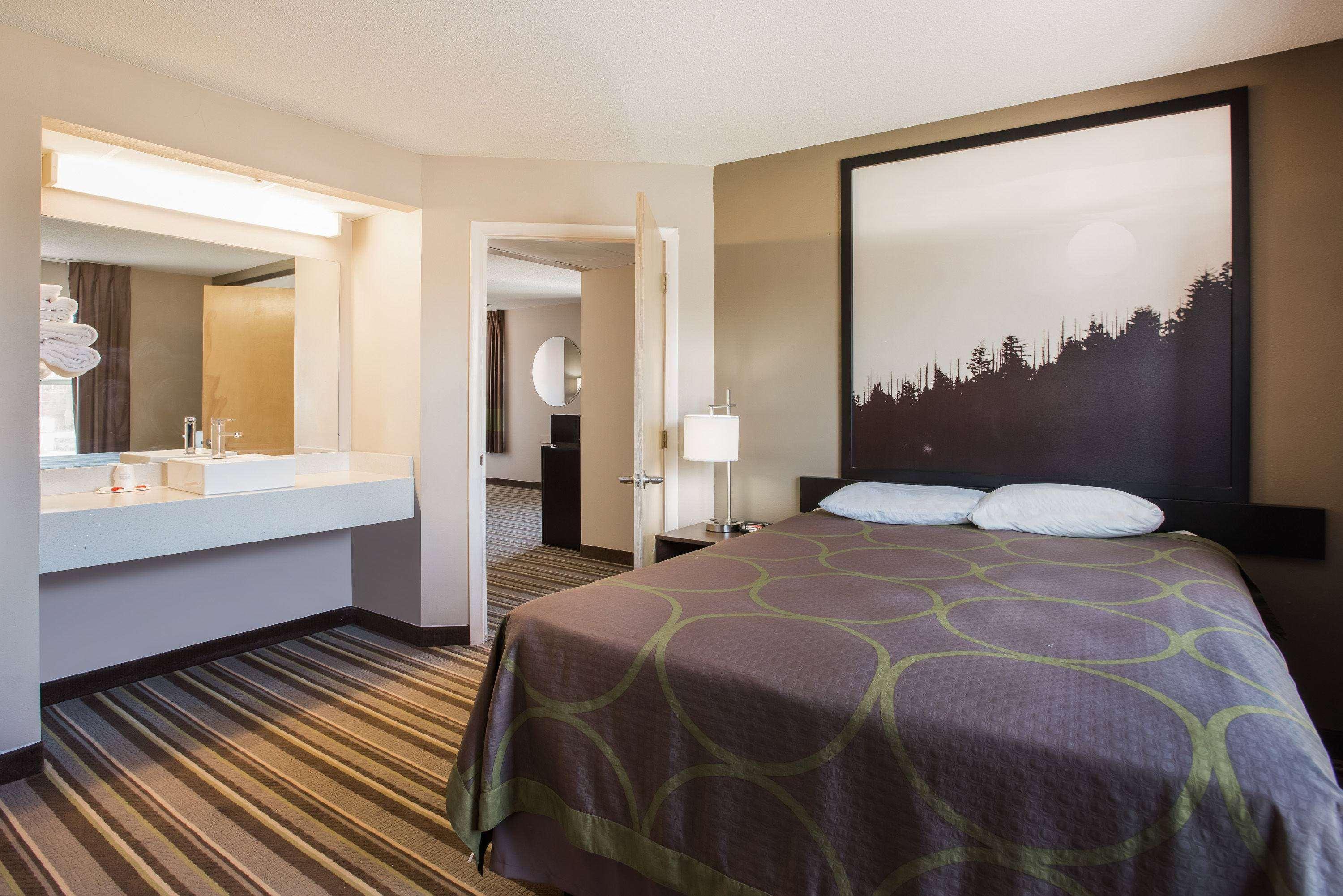 Super 8 By Wyndham Sevierville Riverside Екстериор снимка