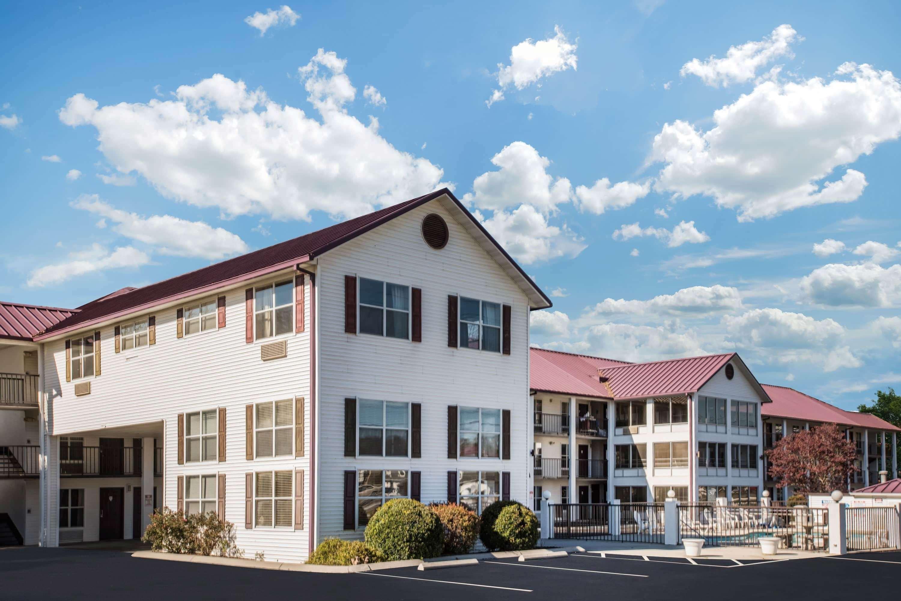 Super 8 By Wyndham Sevierville Riverside Екстериор снимка